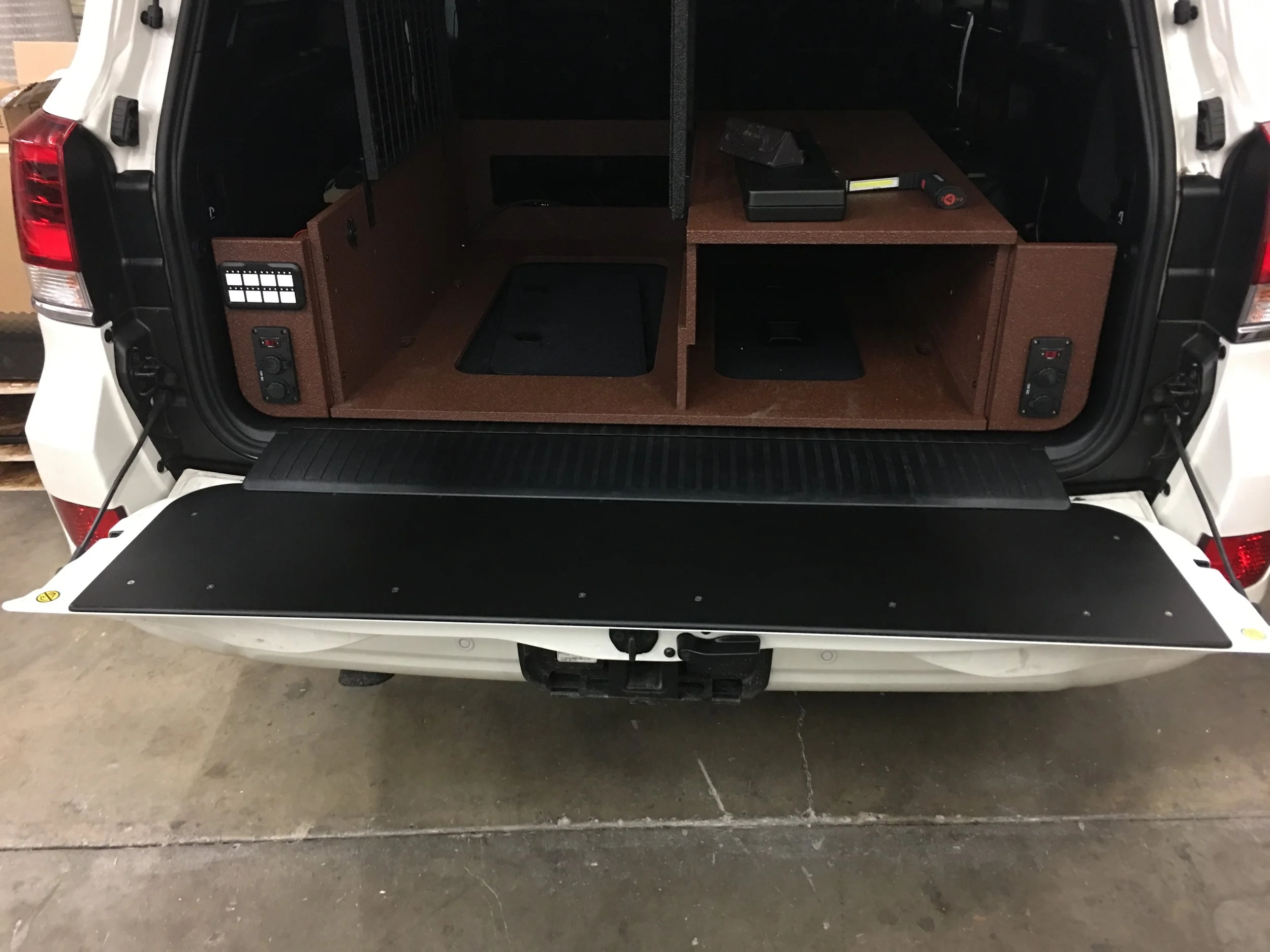 200 Series tailgate cover — TrekboxX Expedition Systems